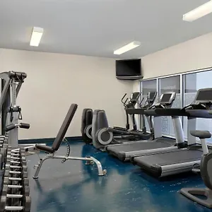 Hotel Four Points By Sheraton & West YYC